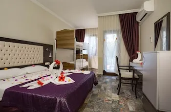Club Akman Beach Hotel