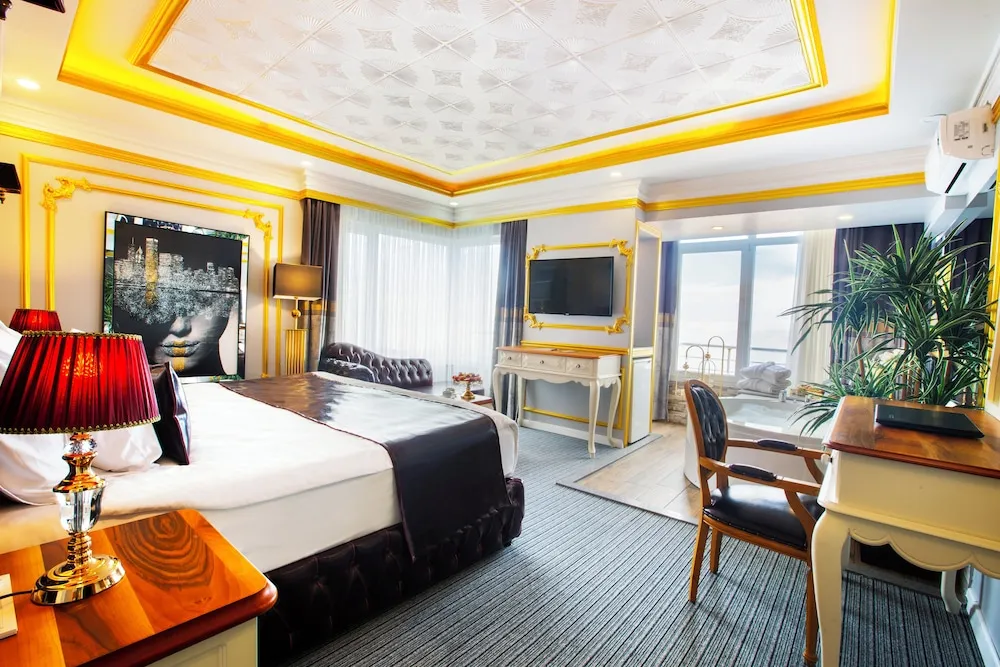 Deluxe King Suite
