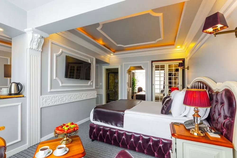 Deluxe King Suite