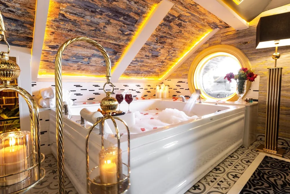 Çatı Katı Süiti (Penthouse), Sıcak Su Küveti, Deniz Manzaralı