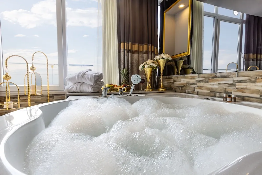 Queen Suite sea view with Jacuzzi