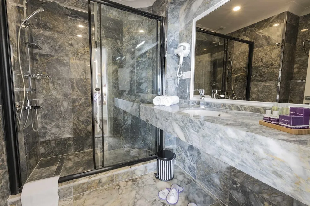 Queen Suite sea view with Jacuzzi