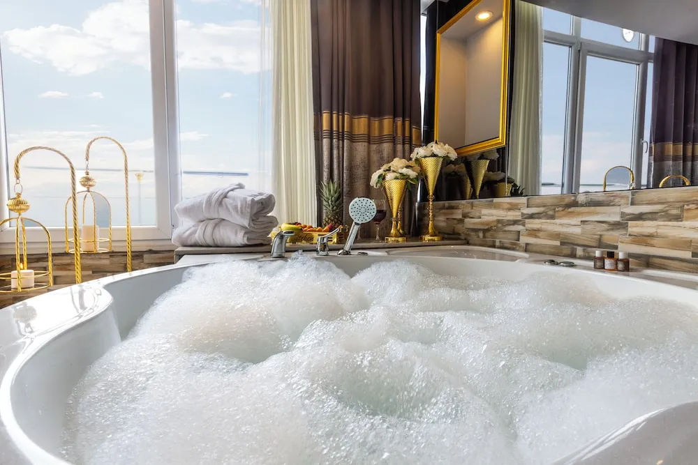 Queen Suite sea view with Jacuzzi