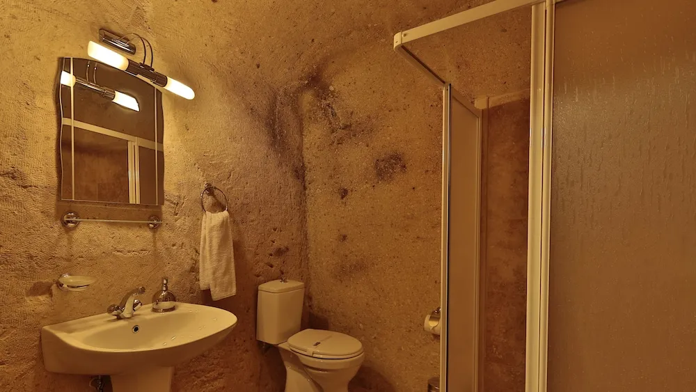 Twin Cave & Stone Room
