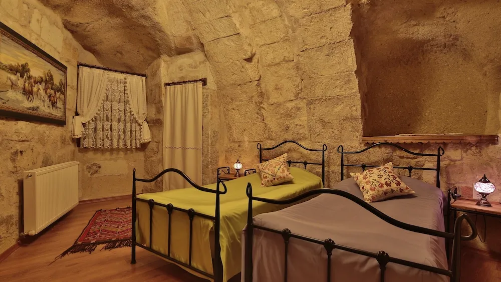 Twin Cave & Stone Room