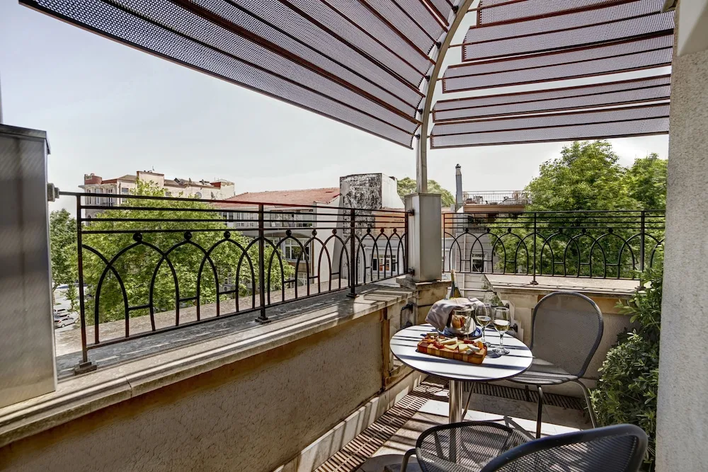 Tek Büyük Yataklı Oda, Balkon