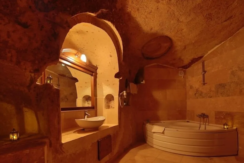 Süit, Sıcak Su Küveti (Cave)