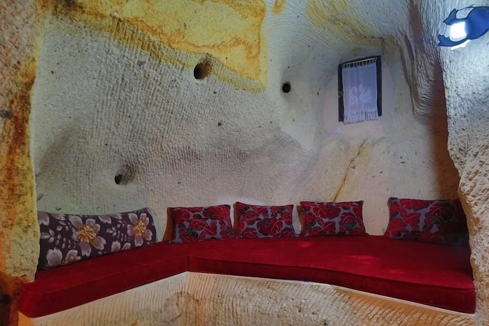 Süit, Sıcak Su Küveti (Cave)