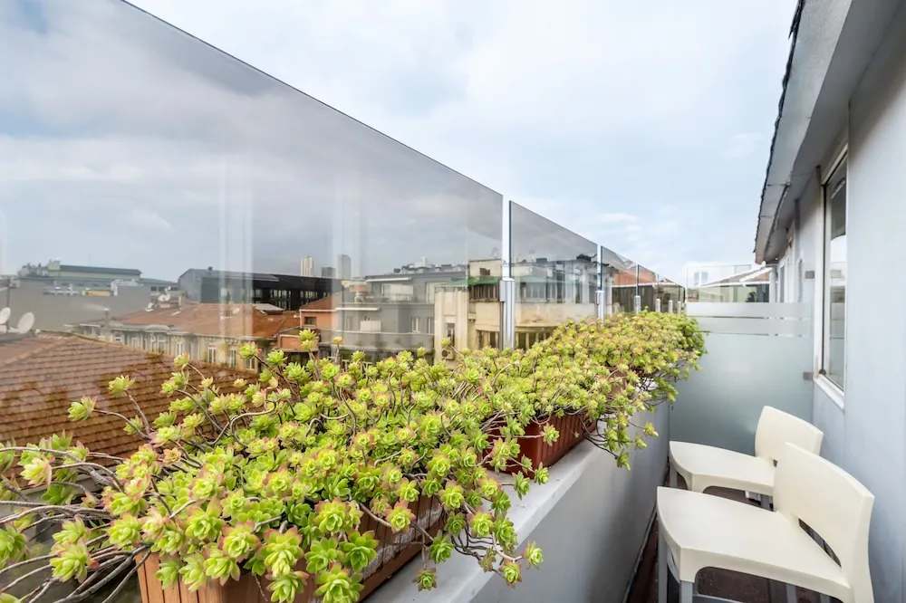 Standard Tek Büyük Yataklı Oda, 1 Büyük (Queen) Boy Yatak, Mikrodalga, Kısmi Deniz Manzaralı