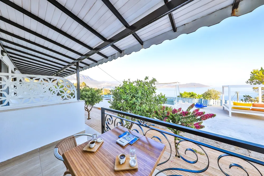 Üç Kişilik Oda, Balkon, Deniz Manzaralı