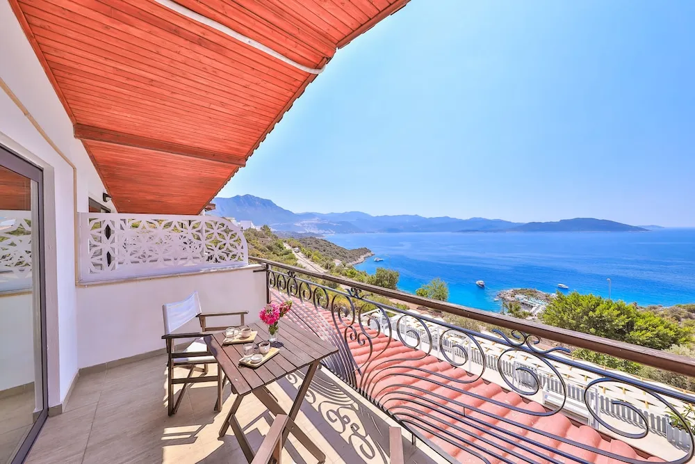 Üç Kişilik Oda, Balkon, Deniz Manzaralı