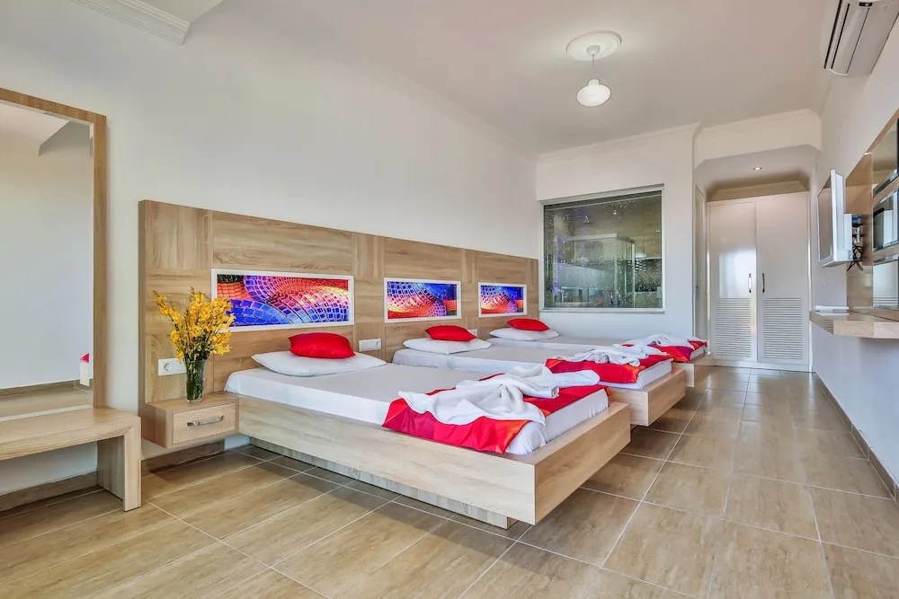 Üç Kişilik Oda, Balkon, Deniz Manzaralı