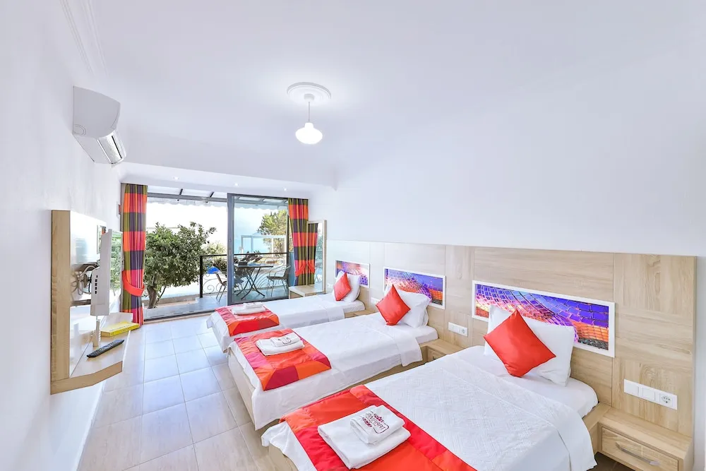 Üç Kişilik Oda, Balkon, Deniz Manzaralı