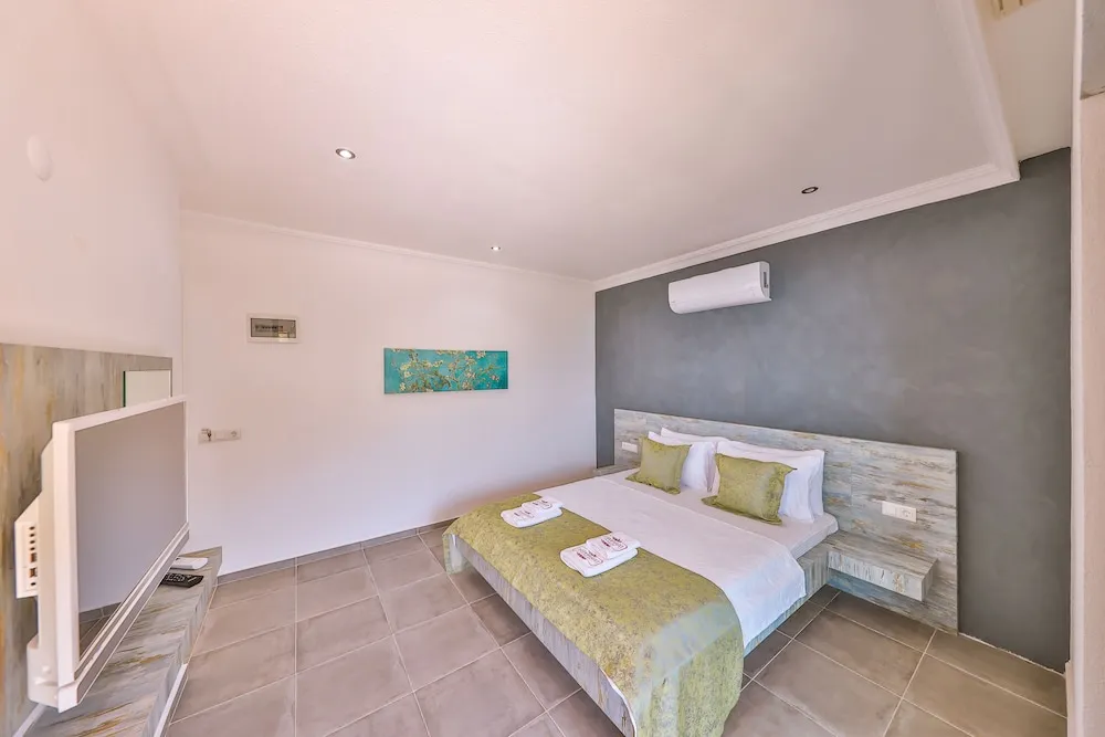 Tek Büyük Yataklı Oda, Balkon, Deniz Manzaralı