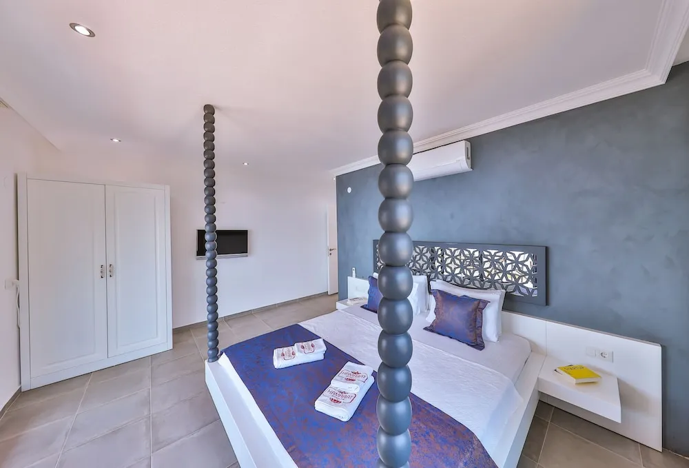Tek Büyük Yataklı Oda, Balkon, Deniz Manzaralı