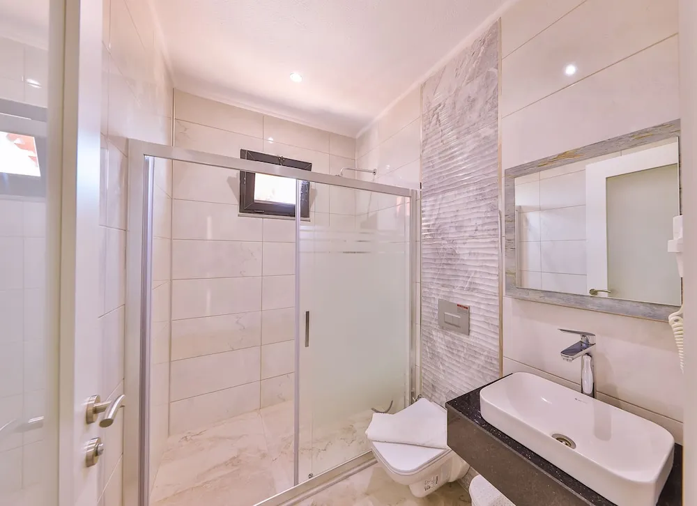 Tek Büyük Yataklı Oda, Balkon, Deniz Manzaralı
