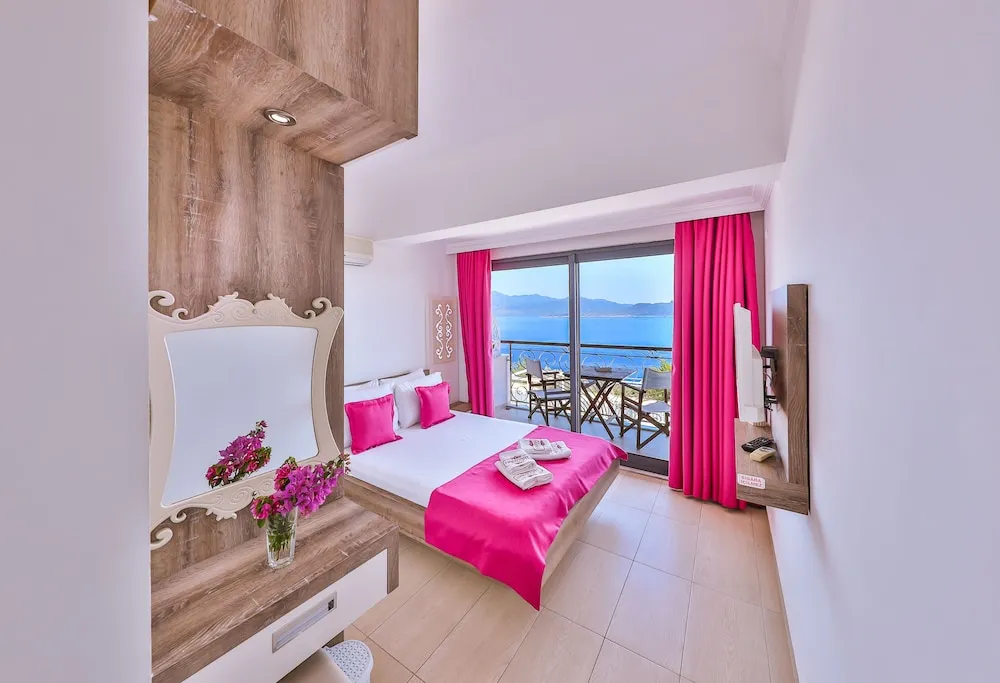 Tek Büyük Yataklı Oda, Balkon, Deniz Manzaralı
