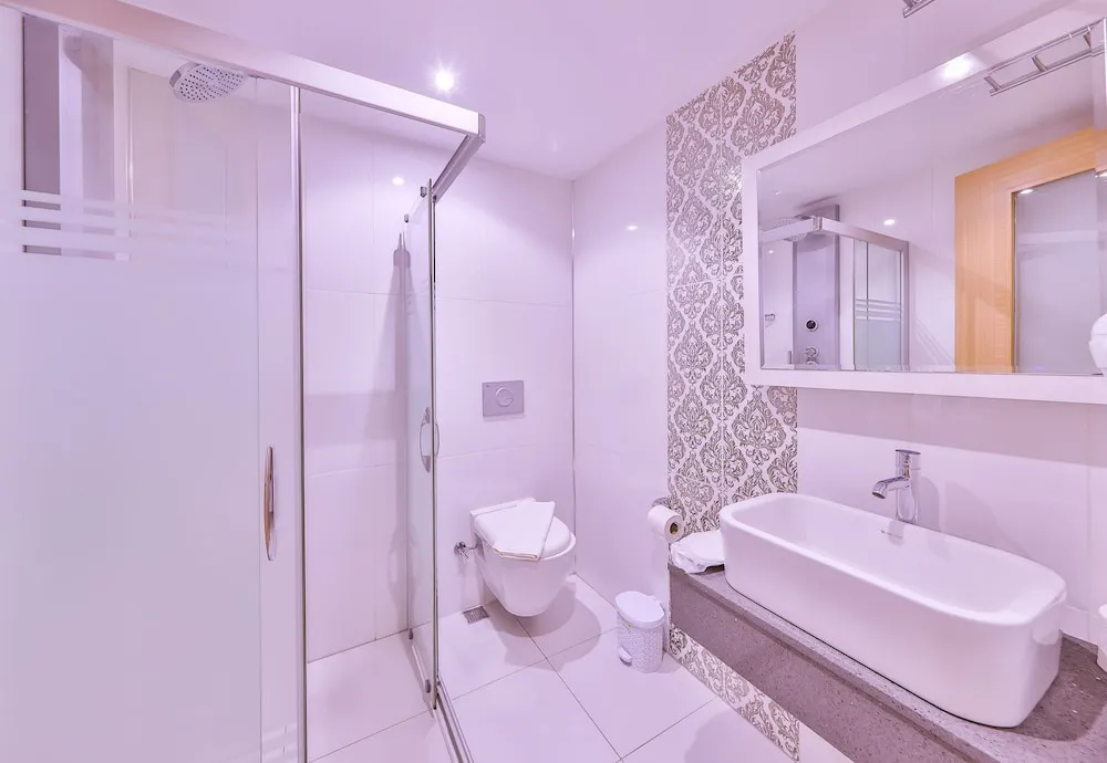 Tek Büyük Yataklı Oda, Balkon, Deniz Manzaralı