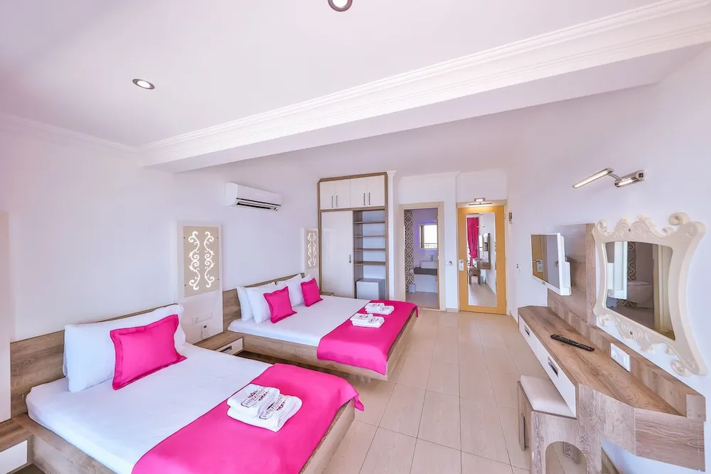 Comfort Üç Kişilik Oda, Balkon, Deniz Manzaralı