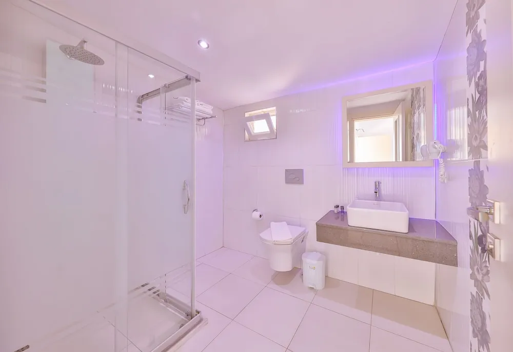 Superior Tek Büyük Yataklı Oda, Balkon, Deniz Manzaralı