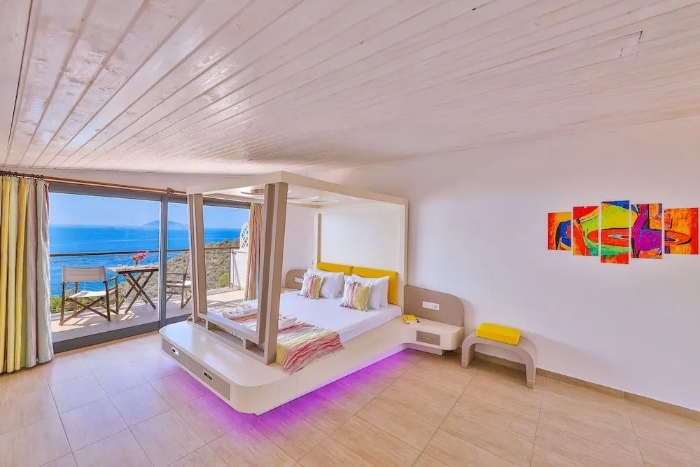 Superior Tek Büyük Yataklı Oda, Balkon, Deniz Manzaralı