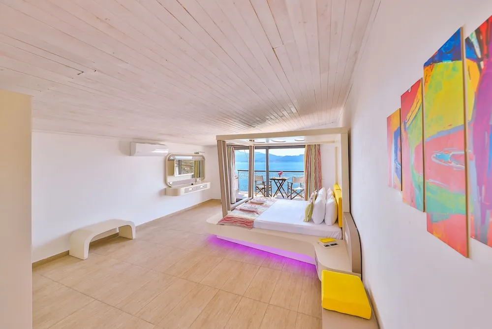 Superior Tek Büyük Yataklı Oda, Balkon, Deniz Manzaralı