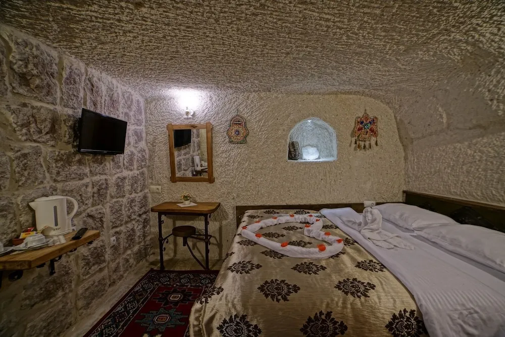 Ekonomic Cave Double Room