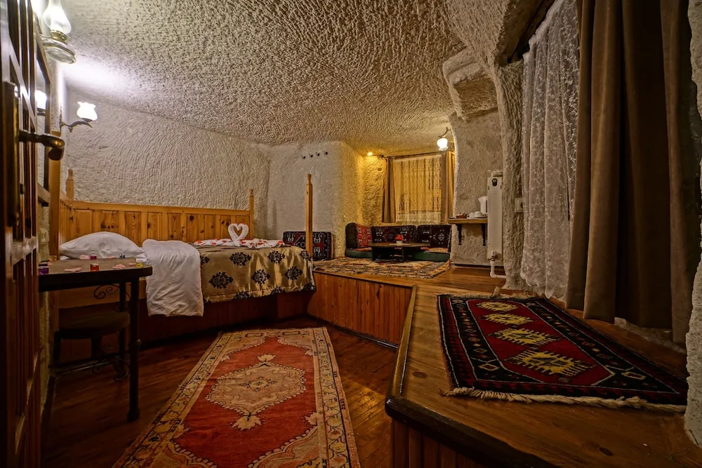 Cave Double Room with Queen Bed