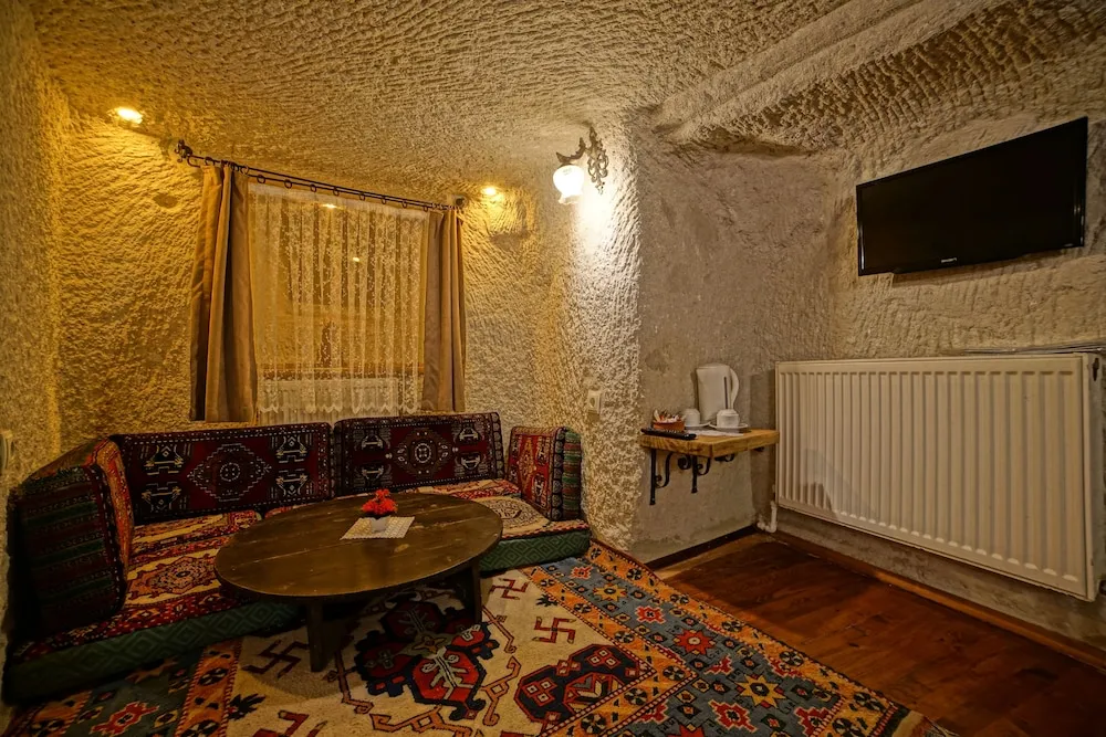 Cave Double Room with Queen Bed
