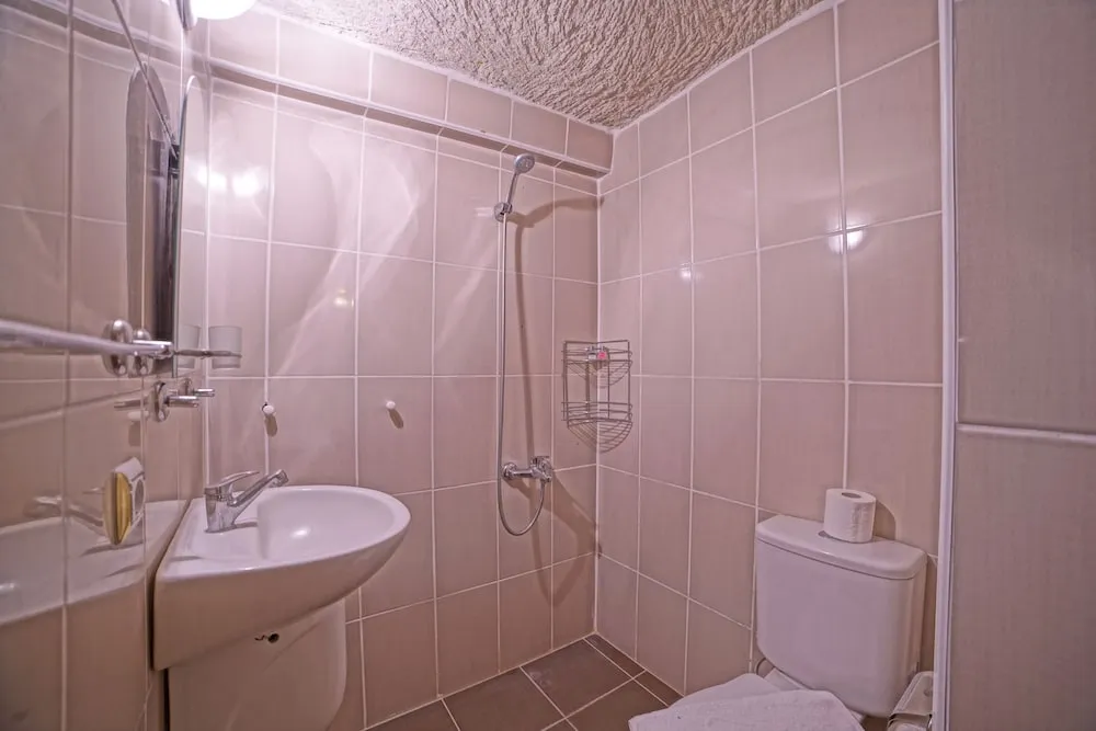 Cave Double Room with Queen Bed