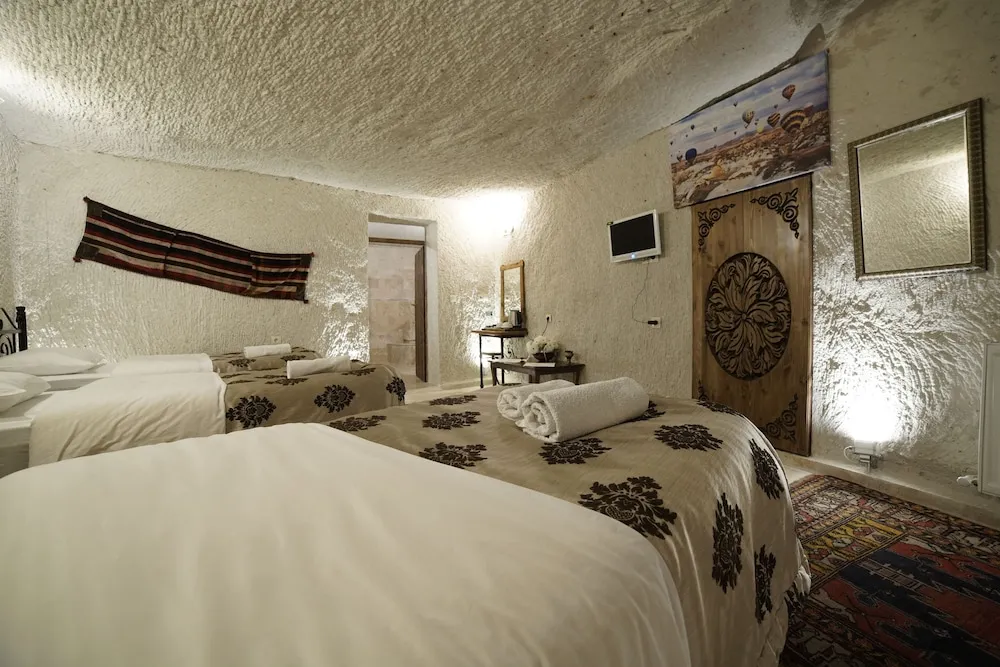 Cave Triple Room