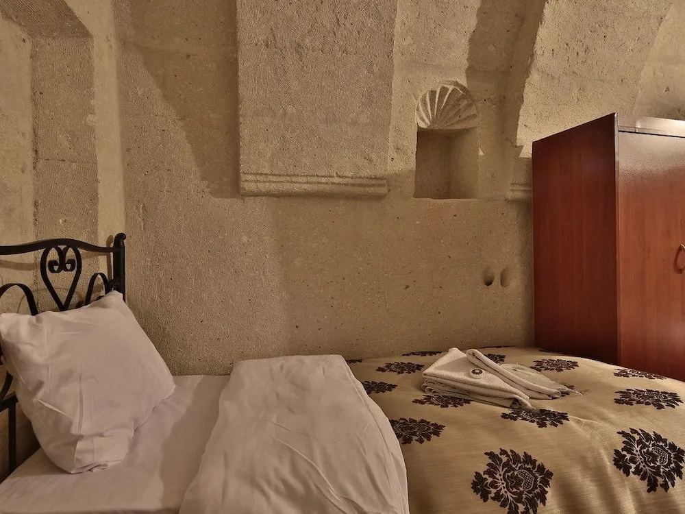 Cave Triple Room