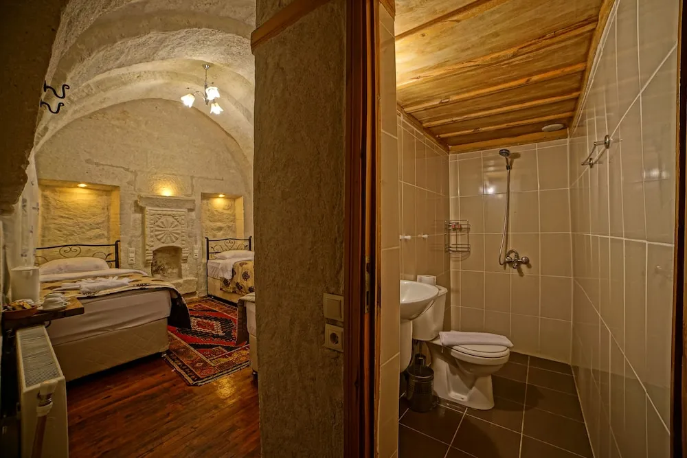 Twin Arch Room