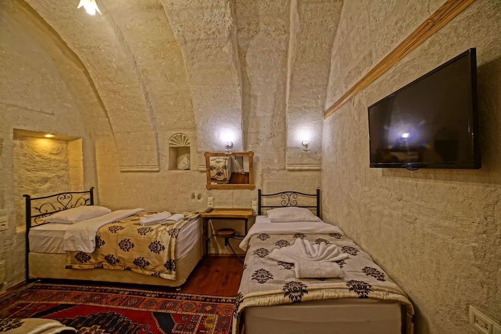 Twin Arch Room