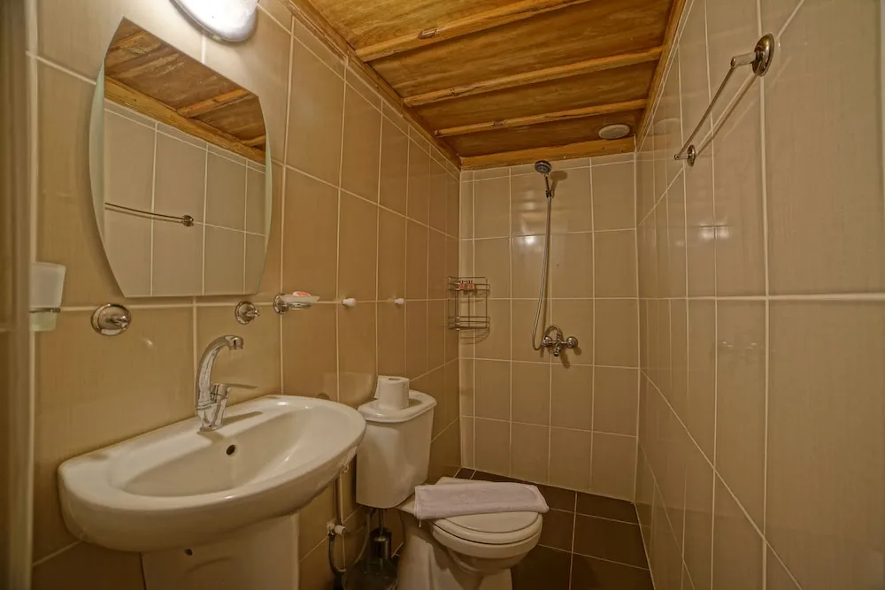 Twin Arch Room