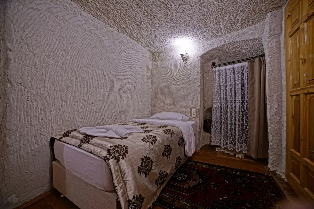 Double Cave Room 3 People