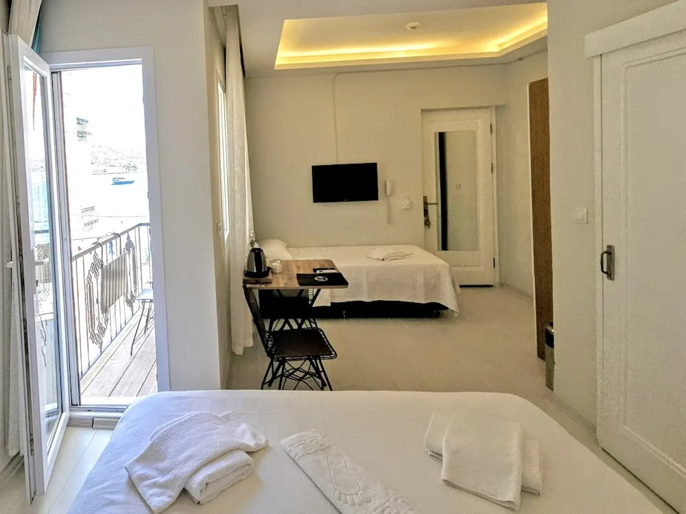 Superior Oda, Balkon, Kısmi Deniz Manzaralı