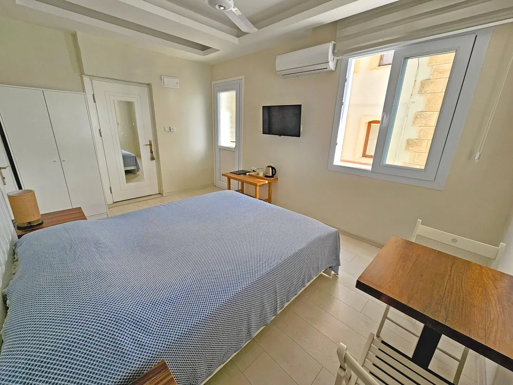 Superior Oda, Balkon, Kısmi Deniz Manzaralı