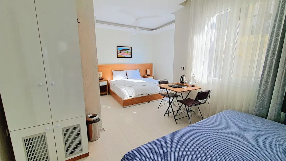 Superior Oda, Balkon, Kısmi Deniz Manzaralı