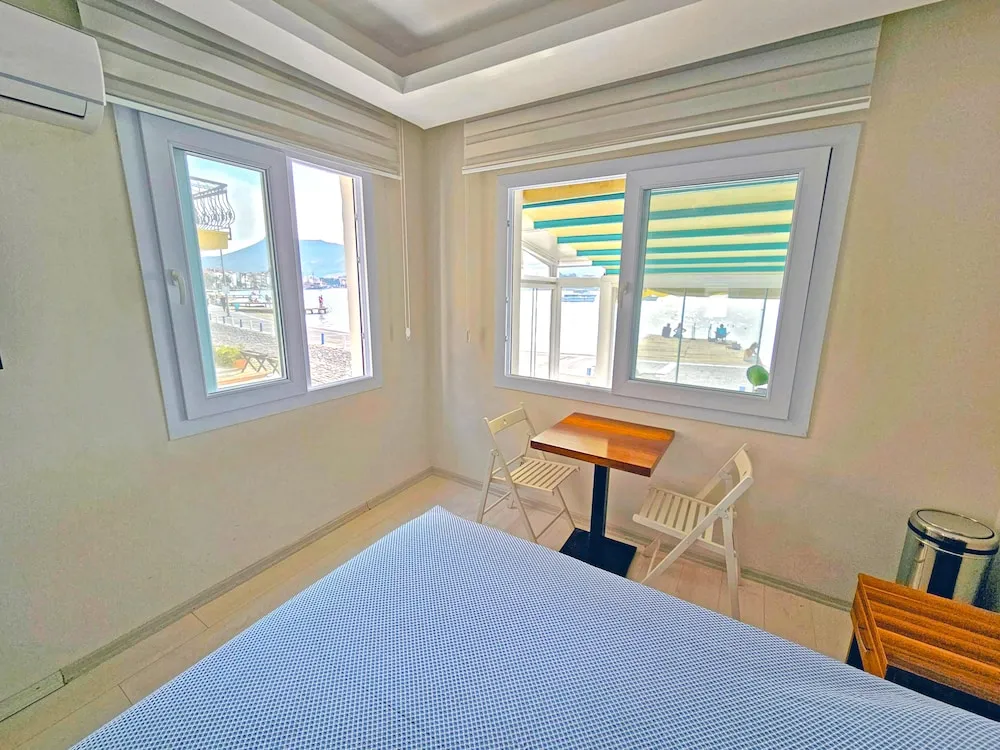 Superior Oda, Balkon, Kısmi Deniz Manzaralı