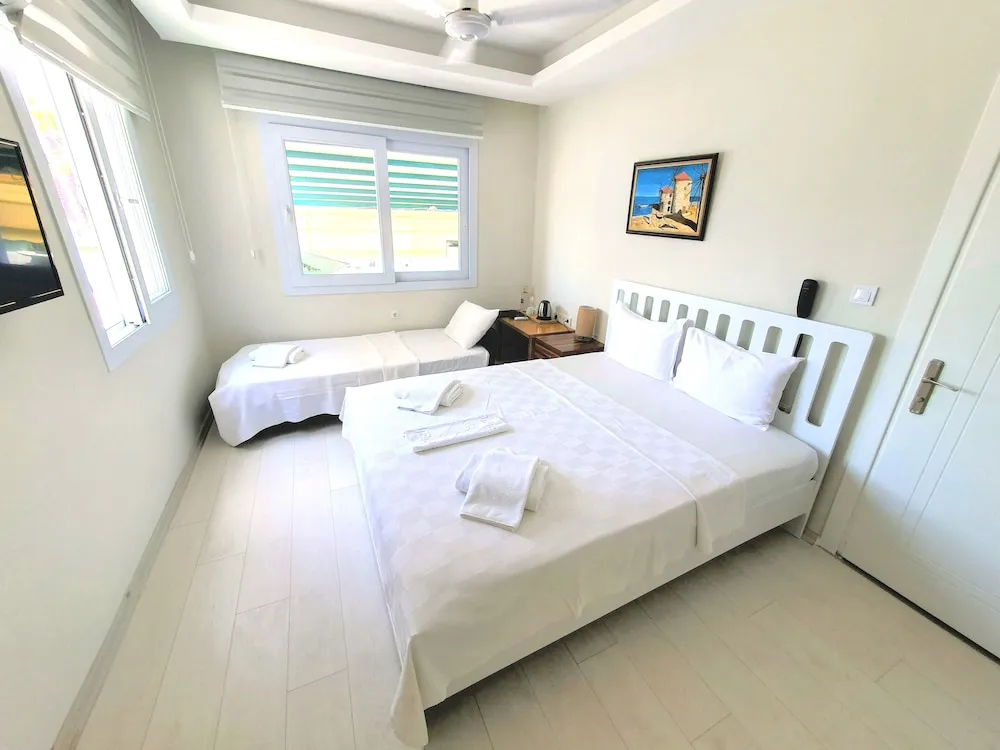 Superior Oda, Balkon, Kısmi Deniz Manzaralı