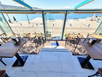 Midilli Konak Foça