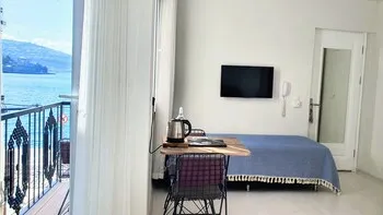 Midilli Konak Foça