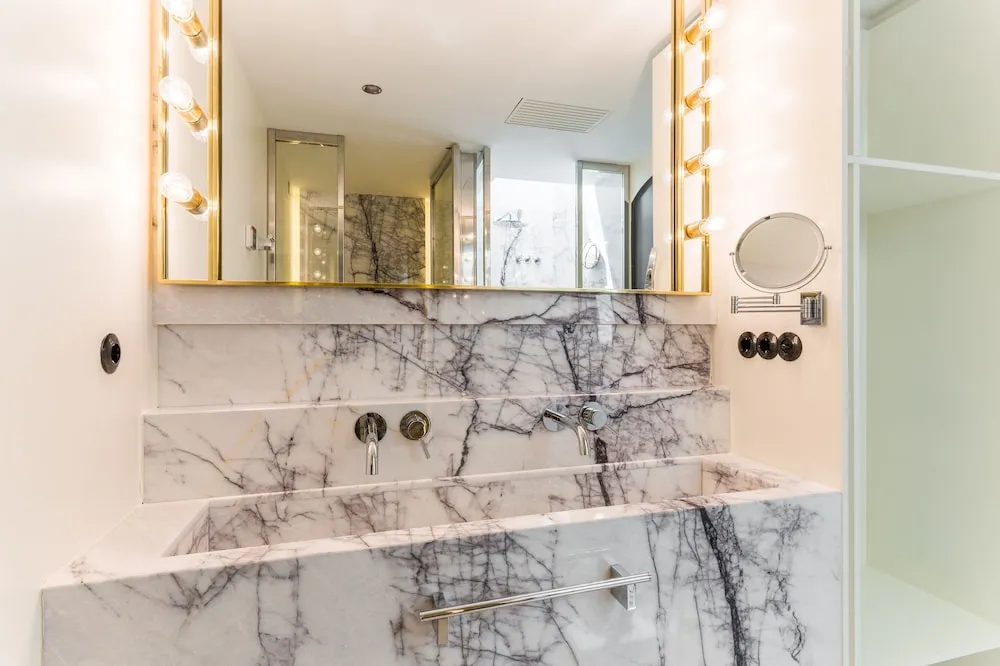 Junior Süit, Veranda