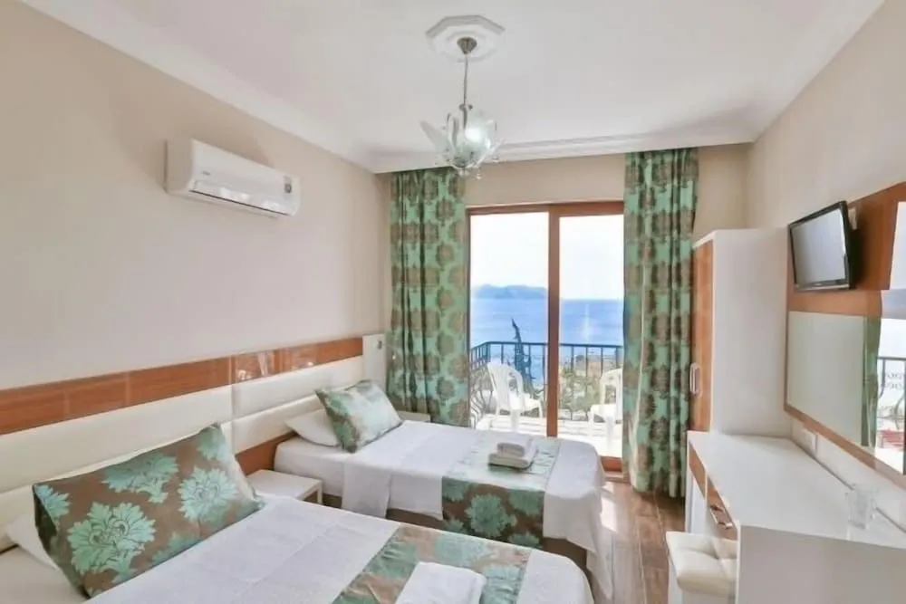 Üç Kişilik Oda, Deniz Manzaralı