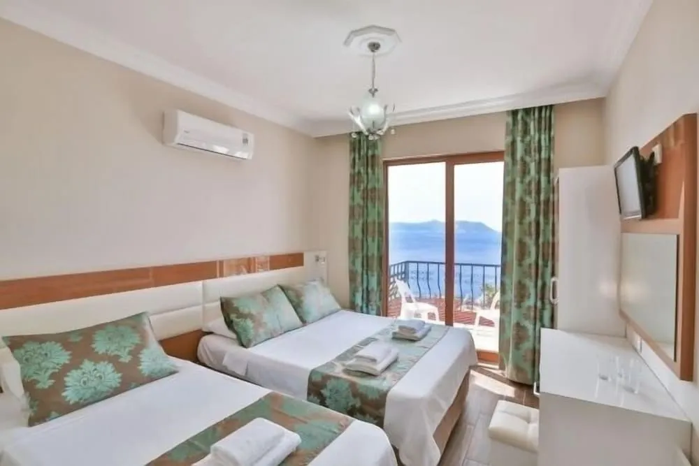 Üç Kişilik Oda, Deniz Manzaralı