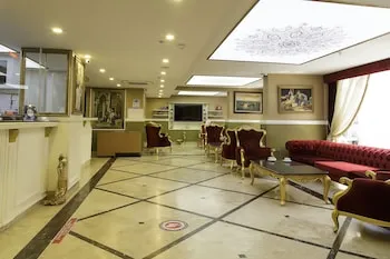 River Hotel