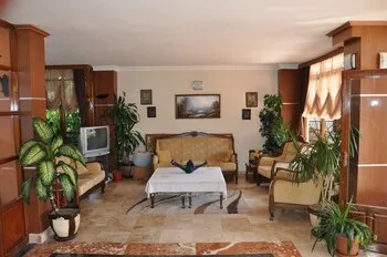 Moms Hotel