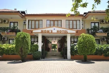 Moms Hotel