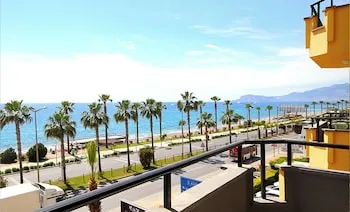 Gold Twins Boutique Hotel